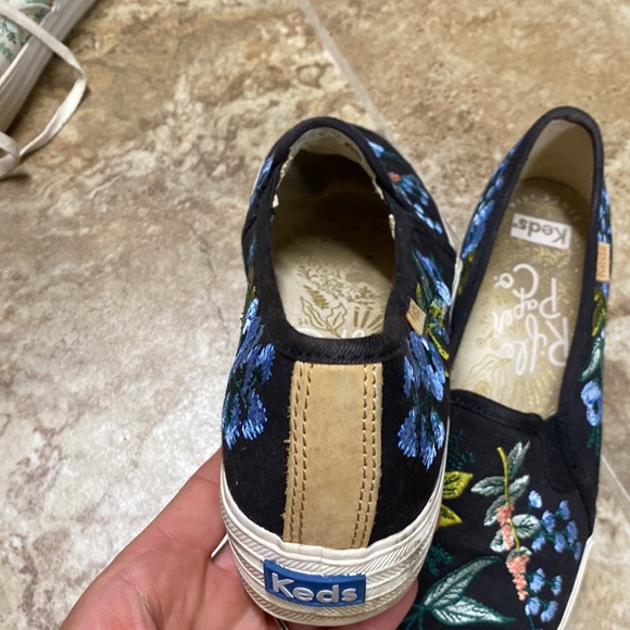 KEDS X RIFLE PAPER CO Triple Decker Slip-On Sneakers in Black Blue Size 7.5 - Picture 2 of 4